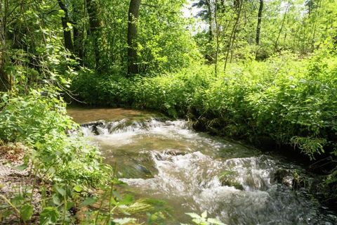 This charming bungalow near Longfaye is perfect for a large family seeking peace and nature. Located adjacent to the High Fens Nature Reserve, it offers direct access to scenic hiking trails and tranquil landscapes. The home features comfortable bedr...