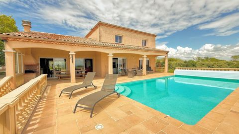 Villa d'Exception de 6 Chambres sur 5 822 m² de Terrain avec Vue à Plus de 30 km et Séjour 360°