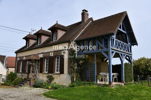 In the heart of the picturesque Pays d’Othe, just a few minutes from the A5, discover an exceptional opportunity: a charming house, sold fully furnished and ideal for creating a turnkey gîte! As soon as you enter, let yourself be seduced by a bright ...