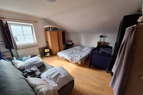 Situé dans le pittoresque village de Carlsbourg, cet appartement de vacances acceptant les animaux de compagnie peut accueillir jusqu'à 6 personnes pour un séjour relaxant et confortable. Le premier étage, soigneusement aménagé, comprend deux chambre...