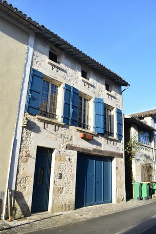 Maison à vendre 6 pièces proche de CHAMPDENIERS (79)