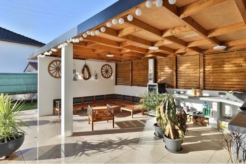 Élégance contemporaine aux portes de la Suisse Maison darchitecte de 348 m² avec piscine et pool house, cuisine extérieure