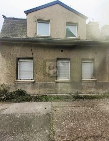 Deze charmante woning in Mönchengladbach biedt voldoende ruimte voor uw nieuwe woning met een perceeloppervlakte van 350 m². De gemoedelijke buurt en de rustige ligging maken het de ideale plek voor gezinnen of mensen die op zoek zijn naar rust en st...