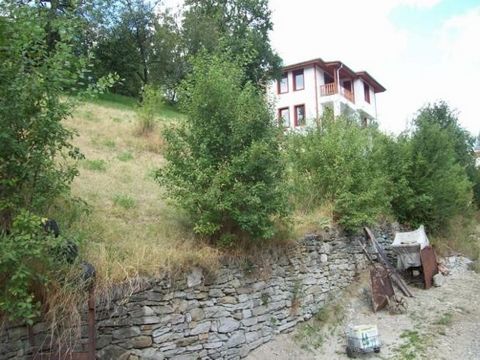 DRAHT ... ;0301 69999/WIR BIETEN EIN GRUNDSTÜCK IM DORF MOMCHILOVTSI 400 M² STRASSE, STROM, WASSER, KANALISATION, IN REGULIERUNG.PANORAMA ZUM VERKAUF AN. VON SMOLYAN, 20 KM. VON DEN BADEZIMMERN,85KM. VON PLOVDIV UND 18 KM. VOM PAMPOROVO RESORT UND DE...