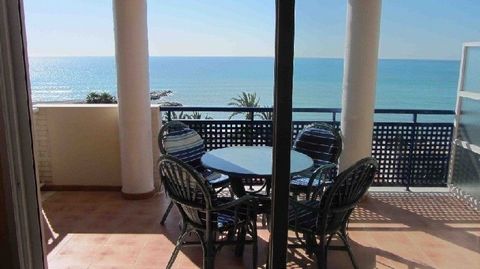 APARTMENT GRANDE AND CERQUITA DEL MAR Apartment with great views of the beach from a large and wide terrace to be able to make lunches and dinners in an enviable atmosphere. The sea is less than a three-minute walk away. It has an area of 100 m2 dist...