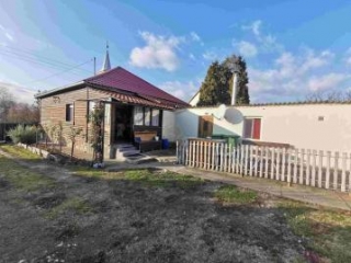 Price: £42,668.00 Category: House Area: 160 sq.m. Plot Size: 3386 sq.m. Bedrooms: 3 Bathrooms: 1 Location: Countryside Electricity: yes £42.668 All-in costs, excluding 4% tax Neat and well renovated house on a plot of 3,386 m2 The house has a covered...