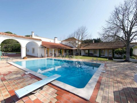 Farm with 5-bedrooms rustic villa for sale in Pontével, Cartaxo, set on a 12.5-hectare property located in Ribatejo, just 40 minutes from Lisbon. Built with all the Ribatejo charm, with tiled floors and wooden ceilings, this rustic villa consists of ...