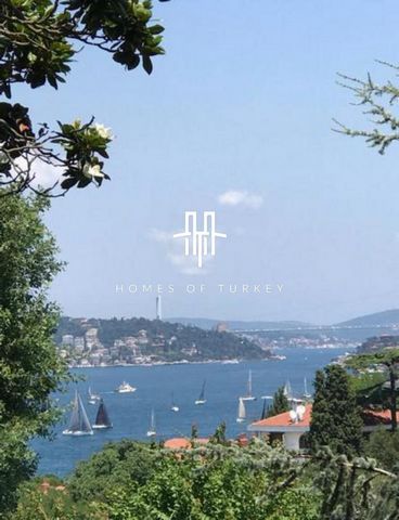 Appartement te koop met uitzicht op de Bosporus is gelegen in Üsküdar aan de Anatolische kant van Istanbul. Het is een heel bijzonder appartement met een prachtig uitzicht over Istanbul. Dankzij de ligging is het op loopafstand van de moskeeën, zieke...