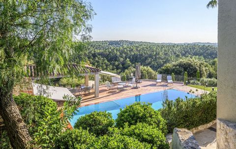 In a privileged setting, within a sought-after and most peaceful domain, an outstanding villa renovated throughout with top-of-the-range contemporary style finishing harmoniously mixed with Provencal details. The property's exceptional facilities inc...