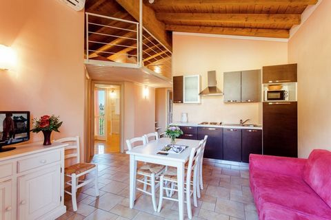 Simple and close to nature, this holiday home in Manerba del Garda is just 3 km from Lake Garda. With 2 bedrooms to house 5 people, it is ideal for a family or friends and features a shared swimming pool so that you can holiday in style. The strategi...