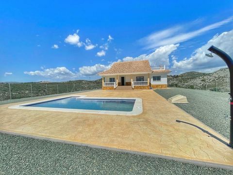 Panoramic views and absolute tranquillity. House of 232 meters with porch. A plot of 20.000 mts, of which almost 2000 mts are fenced. It also has a swimming pool of 8 x 4 m2, shower and gravel on the plot. Ground floor: 3 bedrooms, one of them being ...