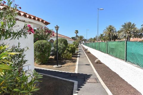 This bungalow is a wonderful vacation home for 2 people. It is right in the center of Playa del Inglés and has a fantastic communal pool. This is the best option for your vacation! This beautiful vacation home is the perfect getaway for those seeking...