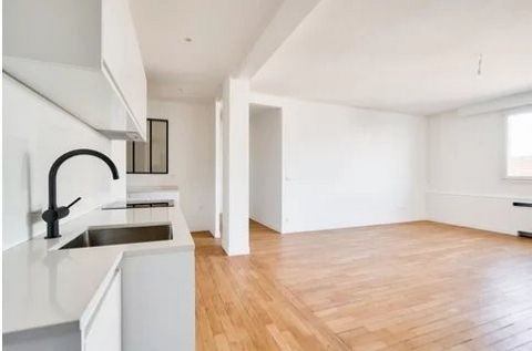 Jardin des plantes 4-room 100 sq. metre flat on the 3rd floor of a beautiful freestone building with 28 flats.Very well maintained, family flat of 99.5m2 Carrez completely refurbished with quality materials. Quiet, bright and unoverlooked, it compris...