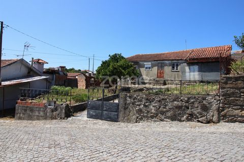 Identificação do imóvel: ZMPT559783 House for restoration with land in Galegos S. Martinho - Barcelos - Braga, in a quiet residential area, with very good access and good sun exposure. LOCATED AT: - 7.5 km from the historic center of Barcelos - 17 km...
