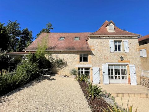 Situated in the Lot, in a charming market village with all shops, a superbly renovated old stone built house (the original village forge), with open and spacious accommodation of about 209m2, well decorated, whilst retaining many original features. T...