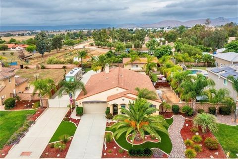 PARADISE AT HOME!!! Rare opportunity to own this luxurious single level 5 bedroom home on over 1/2 acre in prime Murrieta location. Open concept floor plan features huge great room with high ceilings. Amazing kitchen includes numerous cabinets, pantr...
