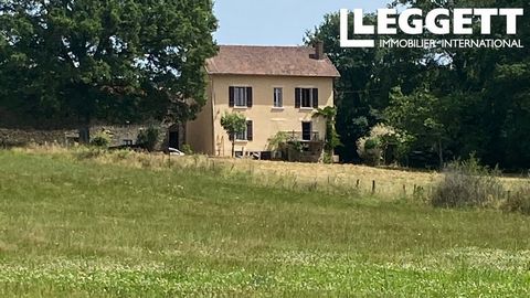 A23691CHT87 - Spacious, with good volumes and large windows overlooking the meadows sold with the property, this property located in a hamlet is a haven of peace thanks to its large enclosed courtyard. A small house attached to the barn could be used...