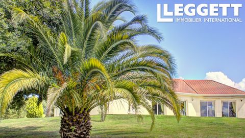 A23680CEL64 - This attractive single-storey villa is located in a peaceful hamlet not far from a village, which borders the Béarn and the Landes. The villa is about five minutes away from the local primary school, along with boulangeries and other sh...
