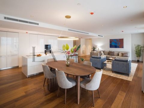 Excellent 3 bedroom apartment with 175 m2. Reputable interior designers will put their experience at the customer's disposal and guide them through the process of customizing each space. Parque das Nações is perfect for parents to let their children ...