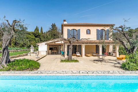 SOLE AGENT Located in a quiet area of Le Rouret at the end of an impasse, in a pleasant environment, this Tuscany style bastide is now for sale. Maintaining the bastide feel with high ceilings, the first floor of the house offers a large dining room ...