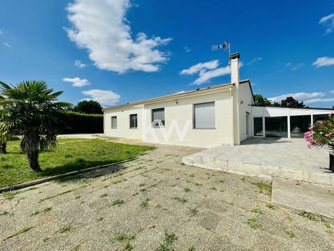 Welcome to this exceptional contemporary residence, a rare opportunity on the real estate market. This elegant single-storey house of 148m² is nestled on a sunny plot of 1,170m², with a swimming pool and ideally located in CIVRAY (86400). When you ar...