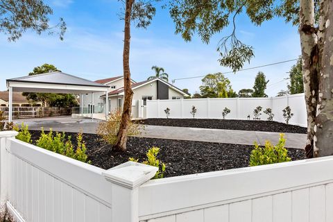 Impressively renovated and rejuvenated throughout, this landmark Mount Eliza property, gracing an expansive 931-square-metre* corner allotment on the edge of the Village, presents an outstanding opportunity for luxurious multi-generational family liv...