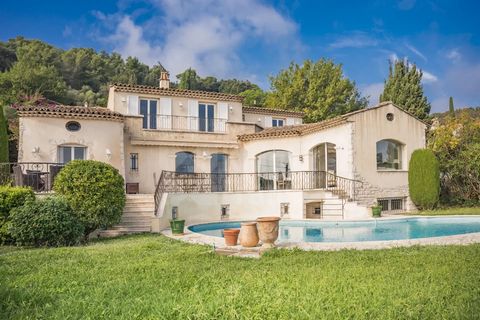 Sole agency. We have the pleasure to present this rare villa located on the immediate outskirts of the charming village of la Colle sur Loup, with open panoramic views. Situated in a quiet area and yet less than 2 minutes walk to the village center, ...