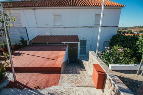 Beautiful 3 bedroom villa with 2 floors in the Boa Fé neighborhood. On the ground floor we have a large living and dining room with pantry and service toilet, a large kitchen and 1 bedroom, there is also an access to the terrace. On the 1st floor we ...