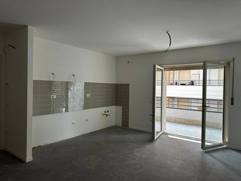 Colle Verde : Dans un petit immeuble rideau nouvellement construit, nous proposons un appartement au premier étage de 87 mètres carrés (72 mètres carrés de surface au sol) composé de : salon avec coin cuisine, deux chambres, deux salles de bains avec...