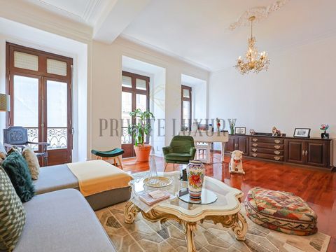 Welcome to your new home, a truly charming villa, located in one of Lisbon's most sought-after and premium neighbourhoods: São Bento. This magnificent building, with more than 200 years, in total ownership, consists of 4 floors, 780m2 of private area...