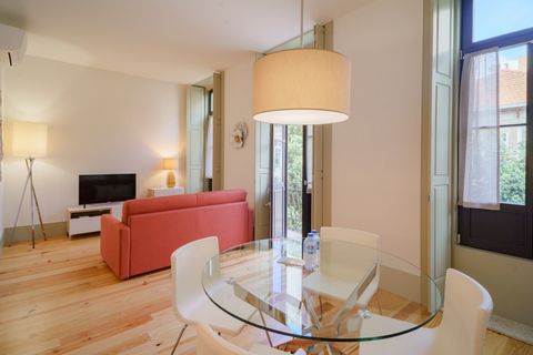 T1 apartment ideal for couples or small families. Capacity for up to 3 people. It consists of 1 bedroom with one double bed and one sofa-bed. It has one bathroom equipped with shower. If you are traveling with children or babies, it is possible to re...
