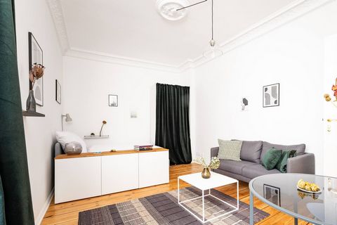 Free bi-weekly apartment cleaning included! The Rosenthaler Platz is in the heart of Berlin (district of Mitte) and famous for its cool bars, trendy restaurants, charming cafés and unique little shops. Just around the corner you will find this newly ...