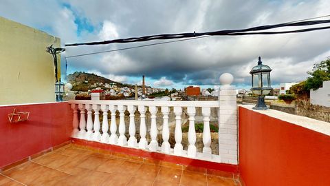 ARUCAS! Best House biedt te koop een prachtig landhuis van 230 m2 aan, gerenoveerd, op 15 minuten van Las Palmas. Gelegen nabij de rumfabriek en met prachtig uitzicht op de berg Arucas en BaÃ±aderos. Het heeft een garage voor 2 kleine auto's en een b...