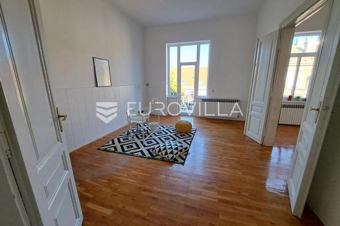 Osijek, center, beautiful newly renovated apartment in an Art Nouveau building in European Avenue, 2nd floor, 95 m2. The apartment has two balconies, one of which overlooks the pedestrian bridge. The space is completely decorated and renovated. There...