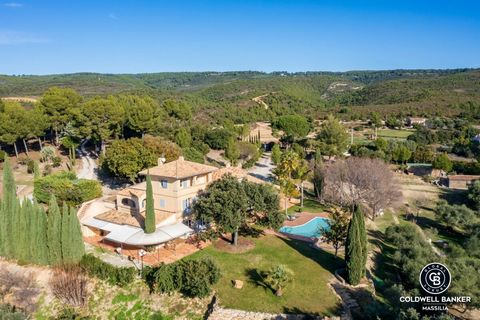 For Sale in Le Castellet (Var), Property of approx. 18,000 m2 with a Tuscan Style House of 435 m2 with a 180° Panoramic Sea & Hills View with 5 Bedrooms with Infinity Pool. Proximity to private aerodrome. Available immediately. Energy DPE diagnosis: ...