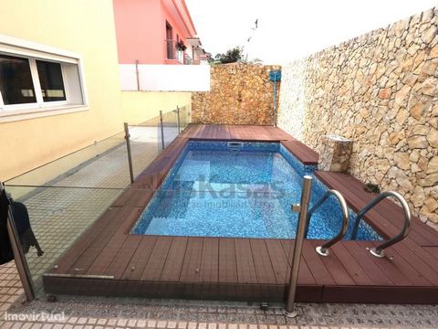 4 bedroom villa with pool in Ramada in Odivelas Reference: CZ2726 Property in good condition, comprising: Floor -1: - Garage for 3 cars; - Storage area; -Laundry; -Office; Floor 0: - Entrance hall; - Fully equipped kitchen; - Social toilet; - Large l...