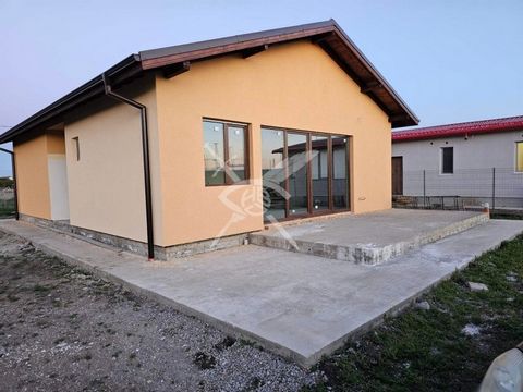 The company 'EX' presents to your house with a yard in the town of Smolyan. Kostinbrod. LOCATION: Close to public transport stop, kindergarten, school food supermarkets. CONSTRUCTION: Brick house with upcoming Act 16. DISTRIBUTION: The house has an a...