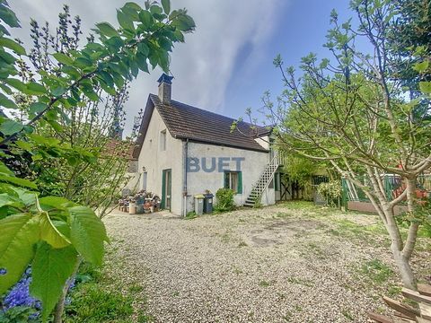 New and exclusive, in the heart of the village of Saint-Apollinaire, old house to be completely renovated. 2 bedrooms + attic to convert. All on a plot of 340 m2 with outbuildings. Available immediately. Selling price: 192 000 € including 11 700 € of...