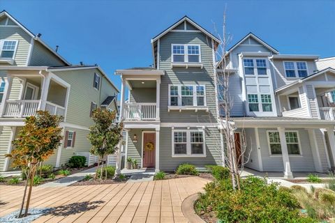 Absolutely stunning corner-unit townhome nestled within the highly coveted Radius community. Built in 2018, this exquisite residence boasts an inviting open floor plan flooded with natural light, accentuated by soaring ceilings. The heart of the home...