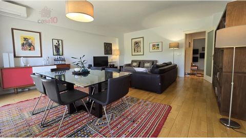 Excellent T2 for sale in Parque das Nações, Lisbon Fantastic flat with good sun exposure, with two fronts, and large areas, inserted in a modern and quiet condominium of Parque das Nações, an excellent location in Lisbon for its huge offer of service...