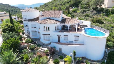 Beautiful villa that leaves nothing to be desired, a house of XXL size that will impress you. The large size of the villa with 6 bedrooms, 3 living rooms and 5 bathrooms offers a lot of possibilities. The practicable part of this villa is also not to...