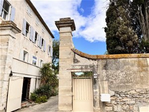 Located in a beautifull village on the Canal du Midi near Narbonne, this old wine property of approximately 600m2 of living space and even more possible includes a master's house, a large superb wine cellar of 150 m2 previously used as a brasserie/ba...