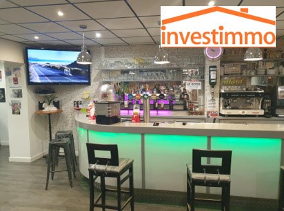 New the agency Investimmo offers you 15 minutes from Calais a business Bar, Tobacco, PMU, FDJ, Amigo and local press in a pretty village (62). A capacity of 40 seats + 20 seats on the terrace, commercial area of 80 m2 with beautiful windows, recent l...