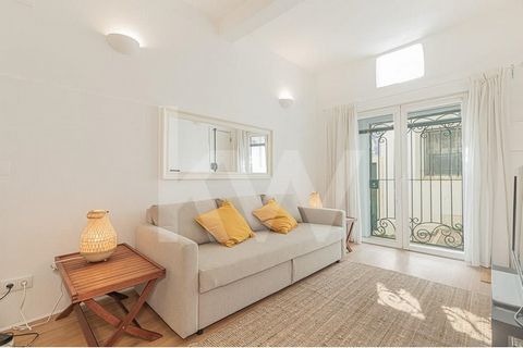 ***VISITS WITHOUT APPOINTMENT REQUIRED - THURSDAY, 3/16, BETWEEN 3:30PM TO 5:30PM**** Address: ... Location googlemaps: ... Fully furnished and equipped apartment on the ground floor of a building in the heart of Alfama, a typical and charismatic nei...