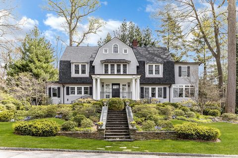 The heartbeat of classic Bronxville, fully elevated for 21st century living. And stunning sunsets are complimentary! Designed in 1910 by premier architect William Bates, this stunning 5 bedroom center hall Dutch colonial underwent a massive 3 story r...