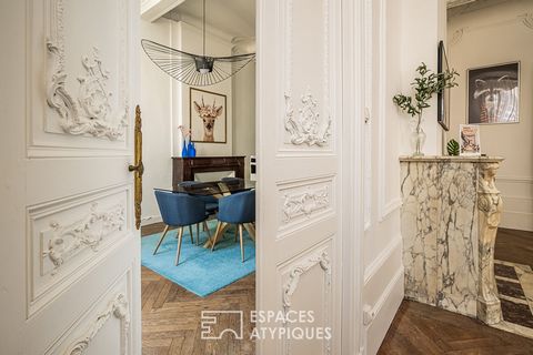 In the heart of the Bastide Saint-Louis in Carcassonne, come and soak up the classic atmosphere of this beautiful apartment. Rehabilitated with respect and nobility of period materials, its modern comfort makes it a unique and oh-so-atypical place. S...