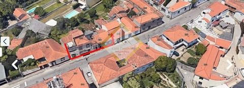 2 Villas to Recover in Vilar Do Paraíso, Vila Nova De Gaia!! Two houses for total recovery, sold vacant, located in Vilar do Paraíso. With a plot of land of 550m2, these villas can be sold separately or together. Located just 500m from the A44 and 2k...