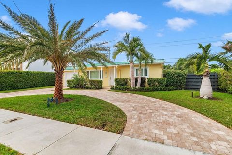 Situated in SOSO, the South of Southern neighborhood and east of Olive Avenue, rests this well maintained 3 bedroom, 2 bathroom CBS home. In 2004, this home was renovated and added on to. An extension on the SW corner of the home was completed establ...