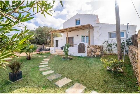 A tastefully renovated finca near Mahón and San Clemente, totally self-sufficient with solar panels and water from a neighborhood well. The property offers 4 good sized bedrooms, 2 bathrooms and garage, as well as a small annex construction on the gr...