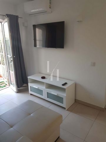 Located in Loulé. Ground Floor with garden view private pateo, equipped with loungers to enjoy the sunny days and the warm nights. Access to the pools for relaxing swimming. Air conditioning, equipped kitchen, 2 twin beds, 1 bathroom with bathtub. Fr...
